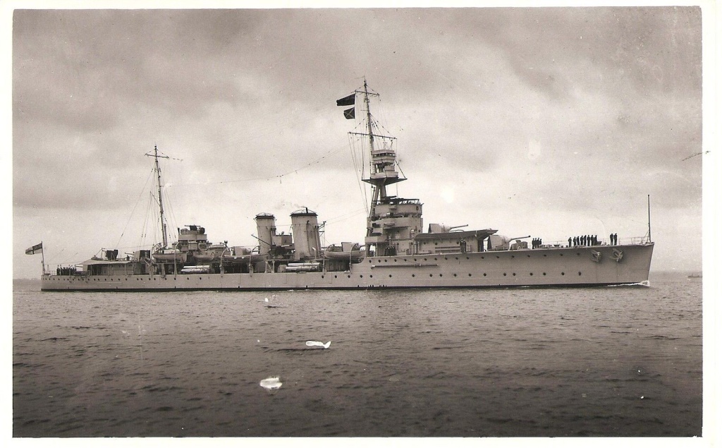CROISEURS DE LA ROYAL NAVY ET DU COMMONWEALTH - Page 21 11-40411