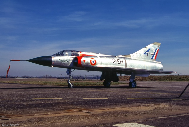 Mirage III C... à la "sauce Tanguy" - 1/48 - Page 30 Fond210