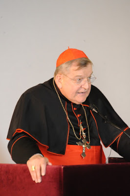 Le Cardinal Burke appelle les Catholiques à témoigner de l'intégralité de leur Foi ! Burke_10