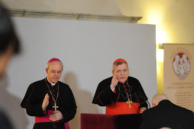Le Cardinal Burke appelle les Catholiques à témoigner de l'intégralité de leur Foi ! Burke_13