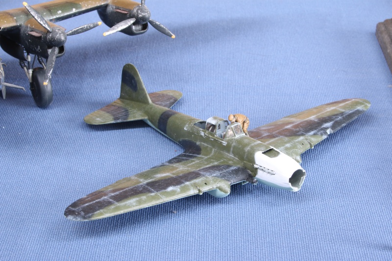 Il-2 Shturmovik Biplace à Aile Droite (1/72) (fin 1942/début 1943) [Academy] Img_6914