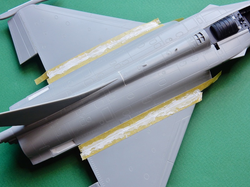 [Hobbyboss] 1/48 - Dassault Rafale C  - Page 5 Dscn1049