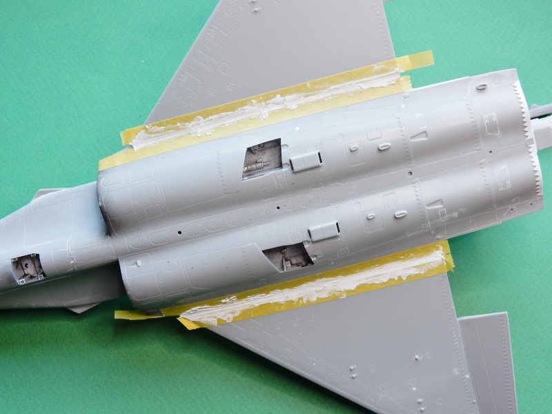 [Hobbyboss] 1/48 - Dassault Rafale C  - Page 5 Dscn1052