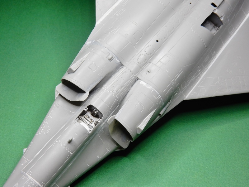[Hobbyboss] 1/48 - Dassault Rafale C  - Page 5 Dscn1118