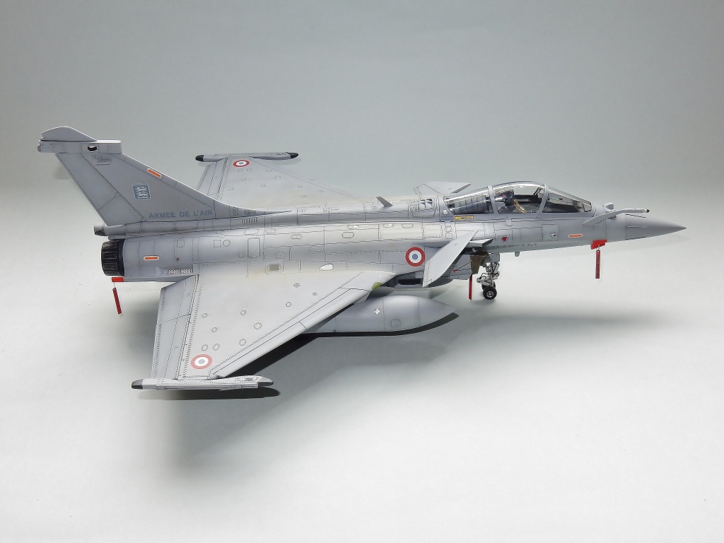 [Hobbyboss] 1/48 - Dassault Rafale C "Normandie-Niémen" opération "Serval" 2013 Dscn1521