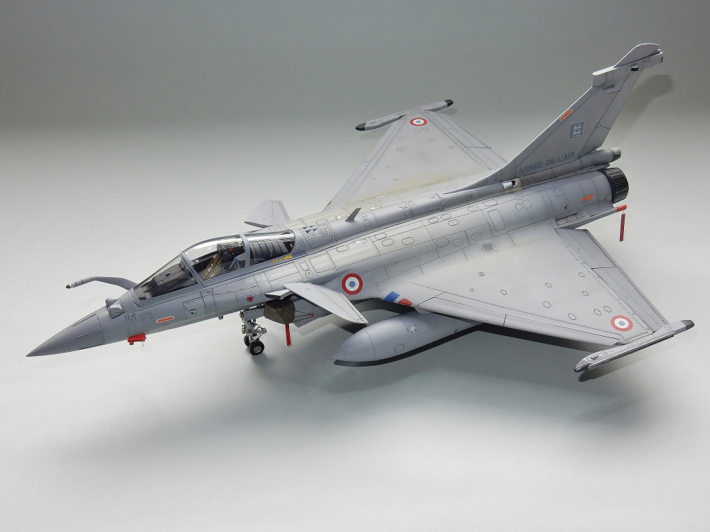 [Hobbyboss] 1/48 - Dassault Rafale C "Normandie-Niémen" opération "Serval" 2013 Dscn1524