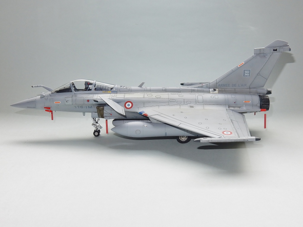 [Hobbyboss] 1/48 - Dassault Rafale C "Normandie-Niémen" opération "Serval" 2013 Dscn1528