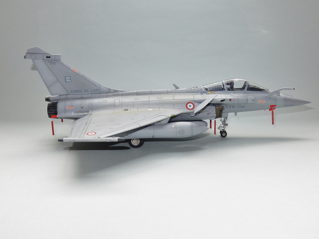 [Hobbyboss] 1/48 - Dassault Rafale C "Normandie-Niémen" opération "Serval" 2013 Dscn1529