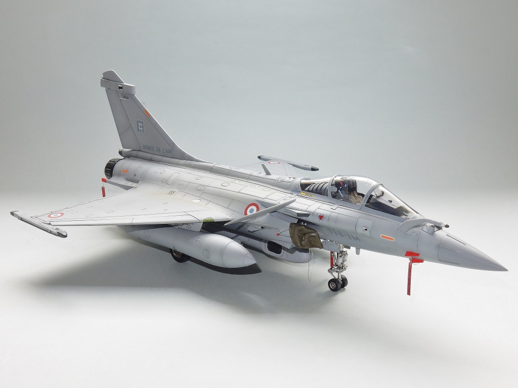 [Hobbyboss] 1/48 - Dassault Rafale C "Normandie-Niémen" opération "Serval" 2013 Dscn1530