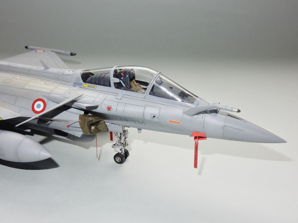 [Hobbyboss] 1/48 - Dassault Rafale C "Normandie-Niémen" opération "Serval" 2013 Dscn1534