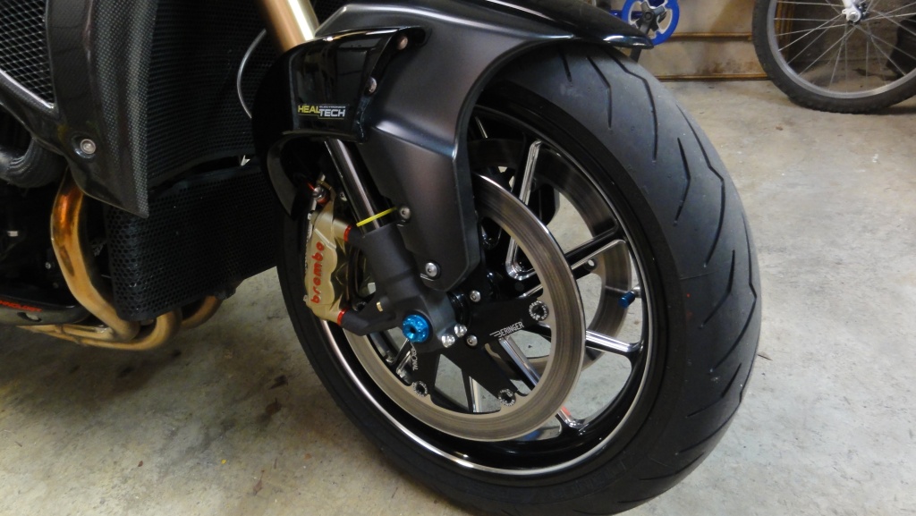 Le Pirelli Diablo Rosso III, un pneu né de la piste pour un usage sur route Jante_12