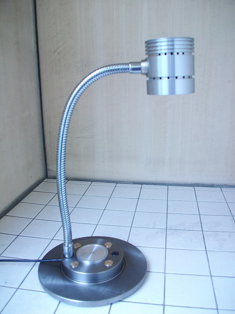une lampe à partir d'un piston usagé 00210