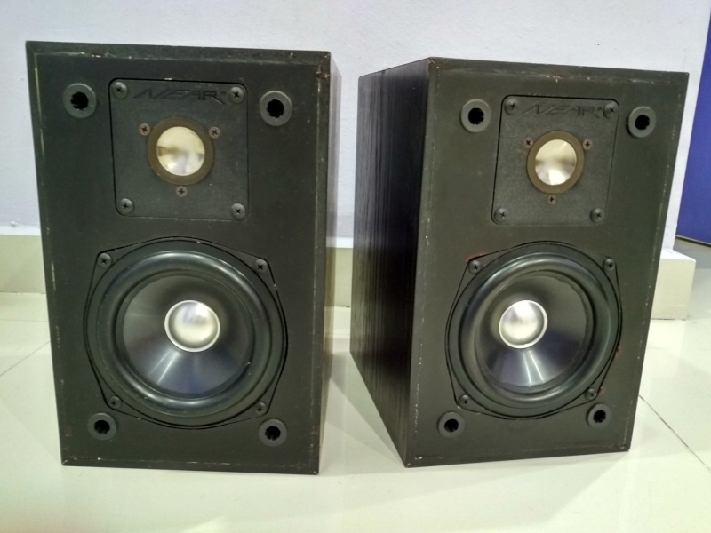 N.E.A.R New England Audio Resource 10M Bookshelf Speakers  Img_2093