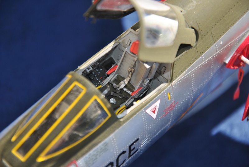 [TRUMPETER] Republic F-105D Thunderchief  1/32 Dsc_1827