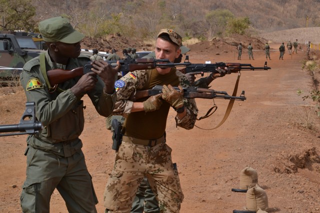 Armée Malienne / Armed and Security Forces of Mali - Page 13 3090