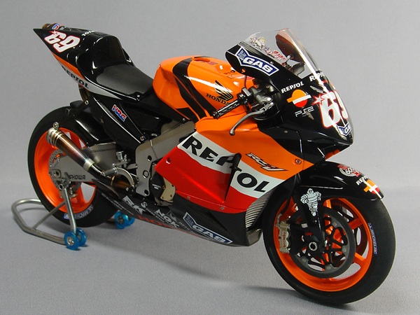 repsol honda rc211v 2005 hayden 0110