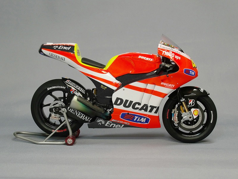 ducati gp 11 et gp11.1 rossi 2011 0211