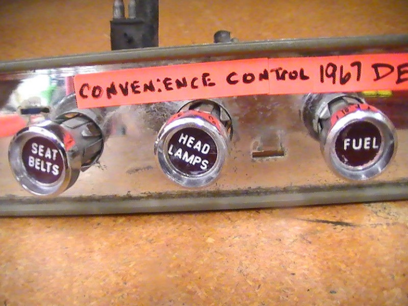 Un étrange set de lumière de convenience control panel Conven12