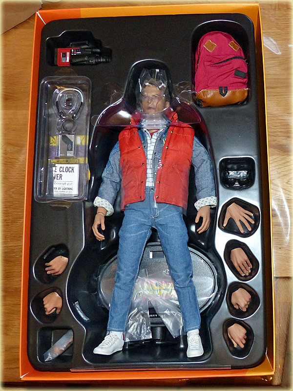Marty McFly et DeLorean 1/6éme Hot Toys Palier11