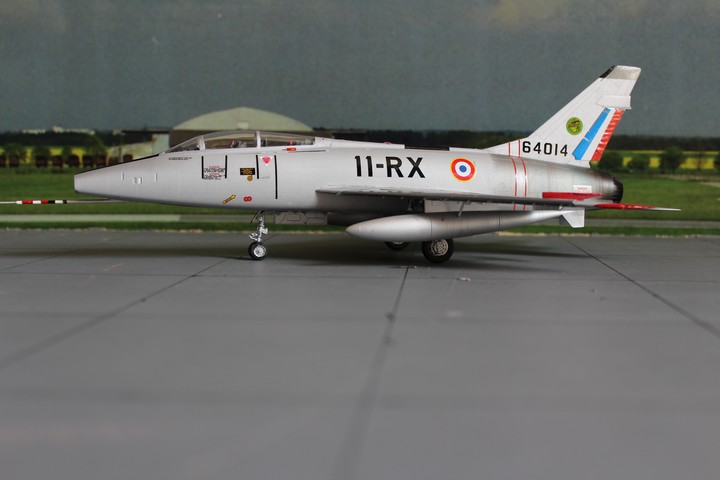 NORTH AMERICAN F-100F 11-RX de l’escadron “Corse. North_81