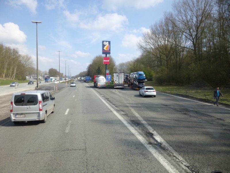 Les parkings d'autoroutes - Page 25 029pap19