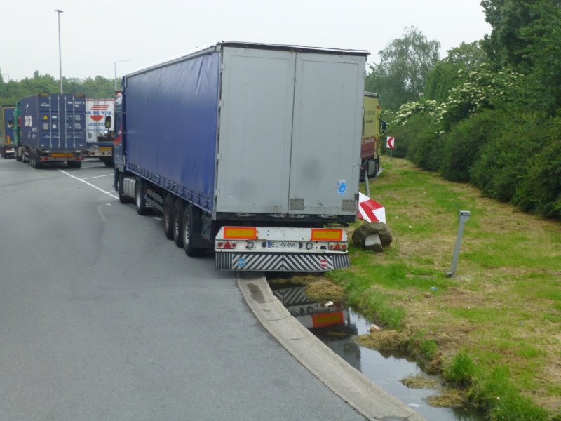 Les parkings d'autoroutes - Page 26 P1050224