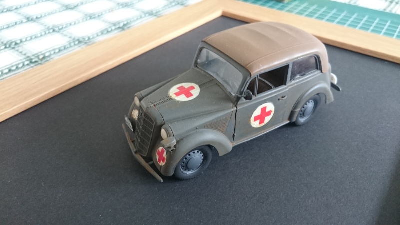 Opel véhicule de liaison ambulance 1/35 Bronco Opel_b10