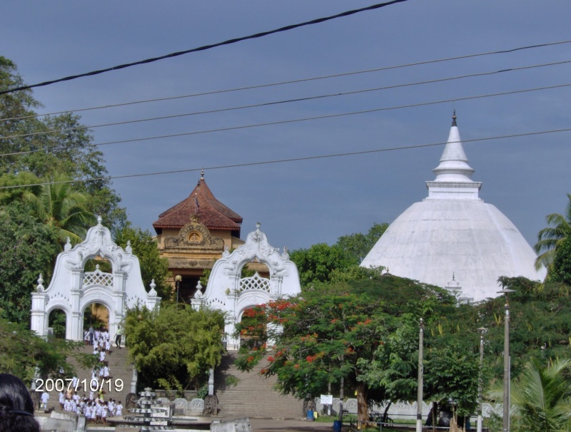 Temple de Kelaniya à Colombo au Sri Lanka. 54044510