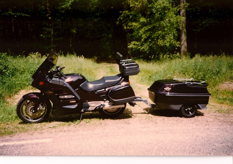 Une remorque derrière votre moto ? tout ce qu