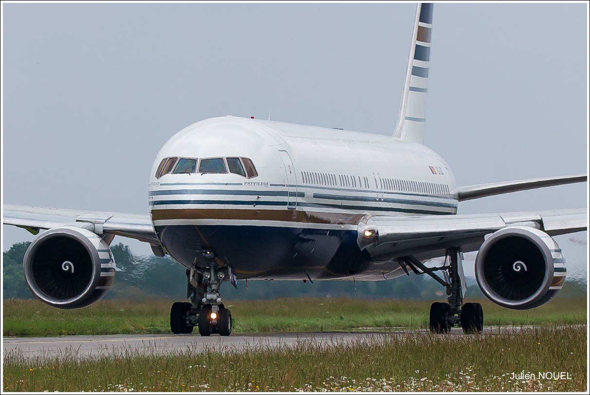 [04/06/2016] Boeing 767 EC-LZO Privilège 2016-060