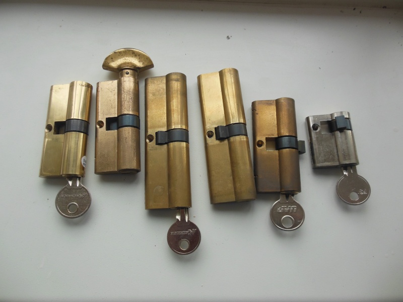 Euro locks and modern doors! Bungal26