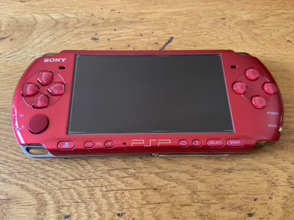 [Vendu] PSP Radian Red 3000 complète + PSP Go Cam 130