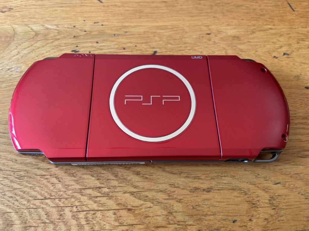[Vendu] PSP Radian Red 3000 complète + PSP Go Cam 225