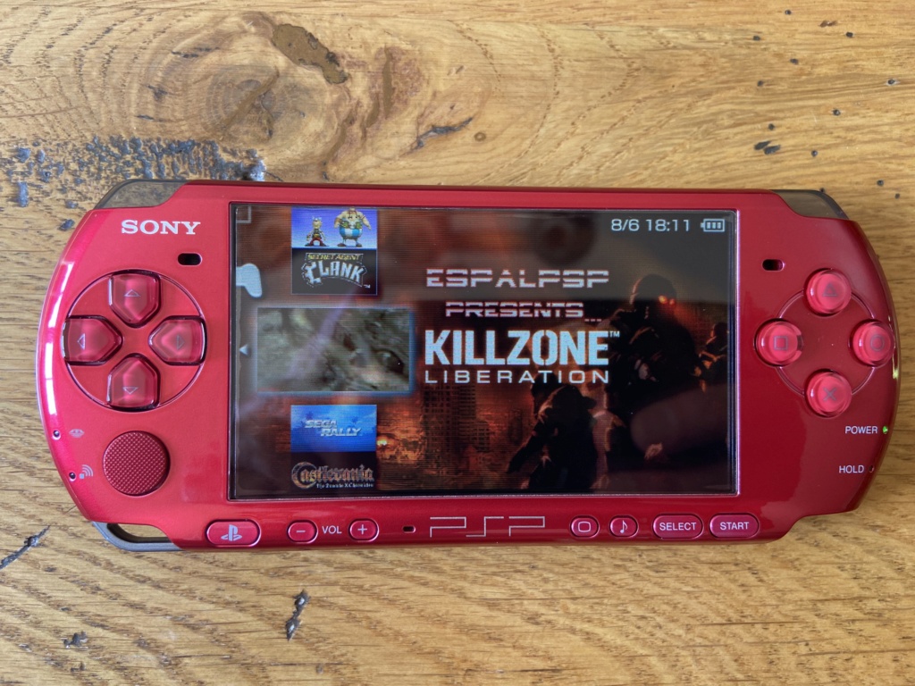 [Vendu] PSP Radian Red 3000 complète + PSP Go Cam 323