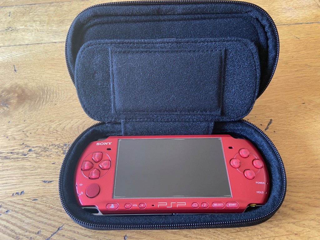 [Vendu] PSP Radian Red 3000 complète + PSP Go Cam 613