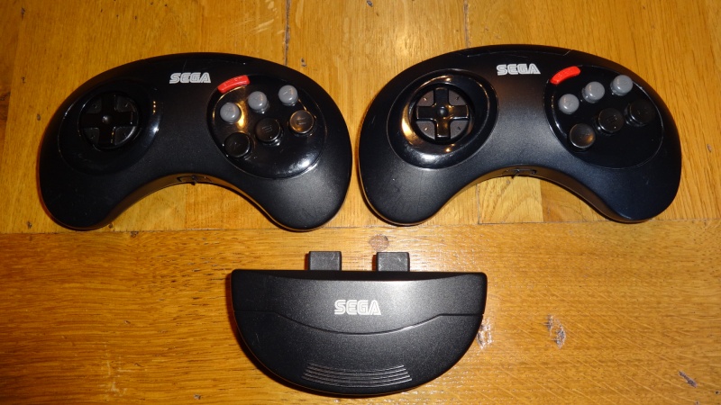 [Estimation] Mega Drive II switchée + Manettes SEGA IR Dsc00214