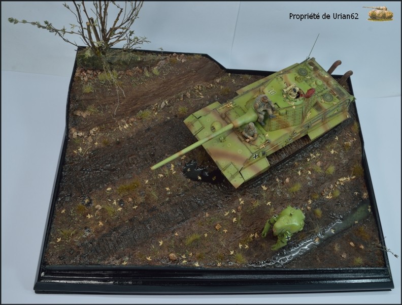 E-50 Standardpanzer TRUMPETER + chenilles FRIUL + tourelle + échappements + roues Paper Panzer Productions  Dioram17