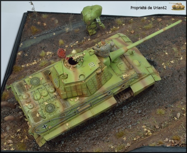 E-50 Standardpanzer TRUMPETER + chenilles FRIUL + tourelle + échappements + roues Paper Panzer Productions  Dioram20