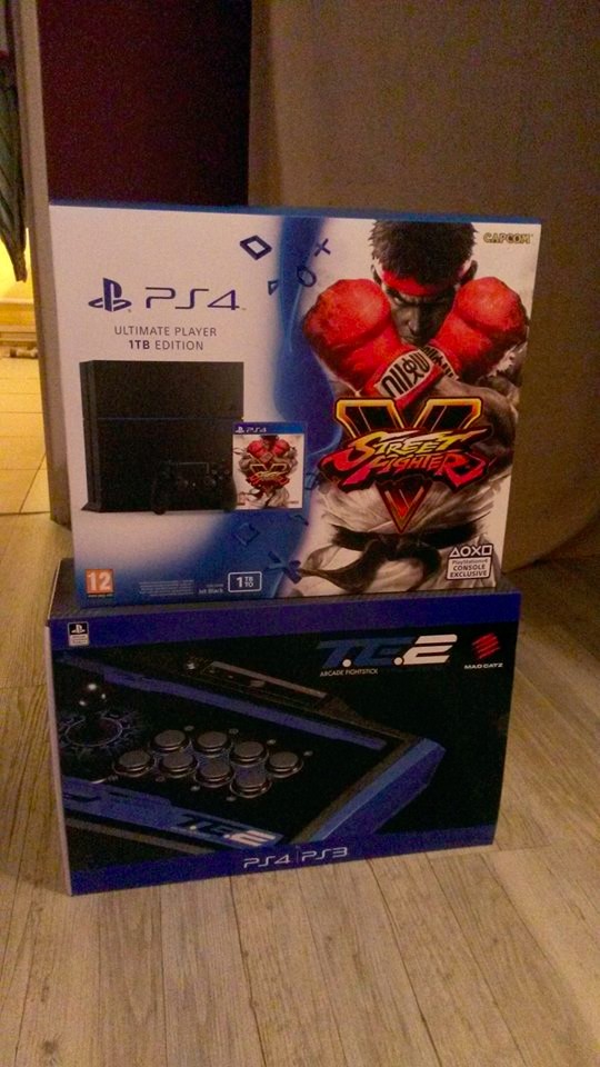 Vend PS4 pack Street Fighter V / Stick madcatz TE2 / Ecran iiyama 24" Sans_t11