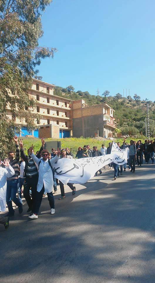 MARCHE DES ENSEIGNANTS VACATAIRES DE BGAYET VERS ALGER A PIEDS ! 28 mars 2016 310