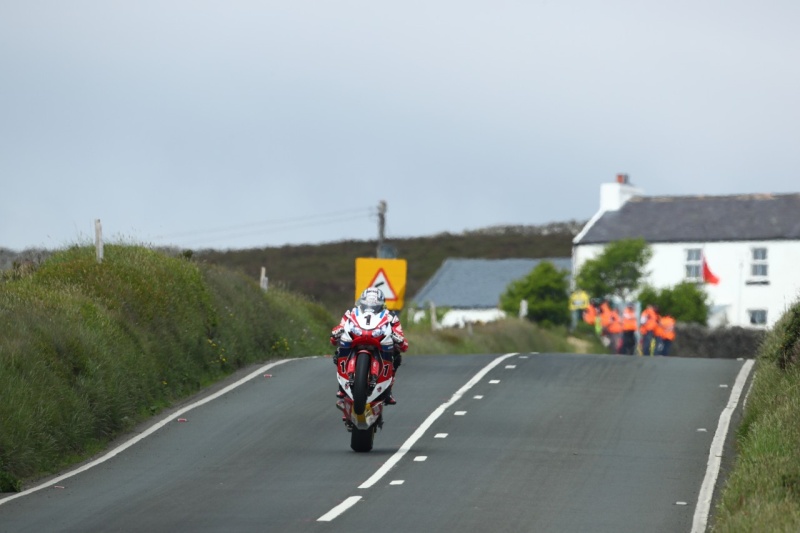 [Road Racing] TT 2016 - Page 11 5752f110