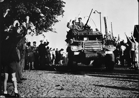 half track M5 sherman ANGERS 12 ème cuir demande d'info Ht_3ra10