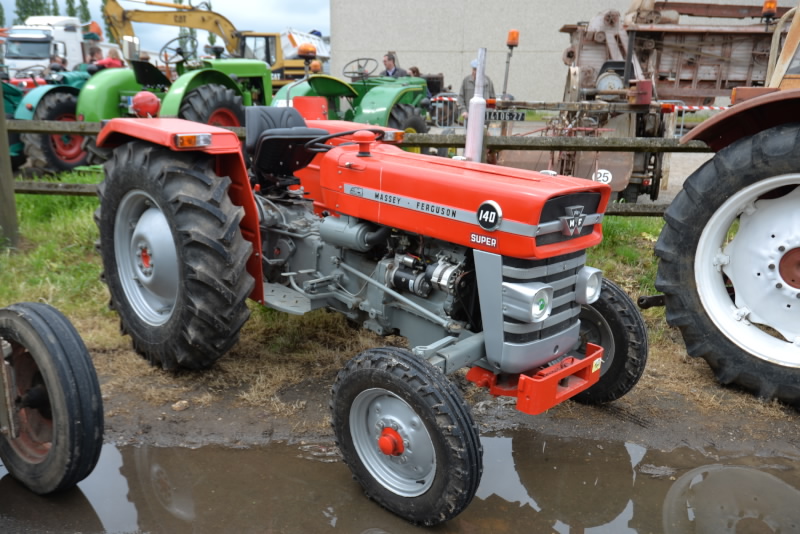 27 - Le Neubourg expo tracteurs et miniatures le 22 Mai 2016 Dsc_0917