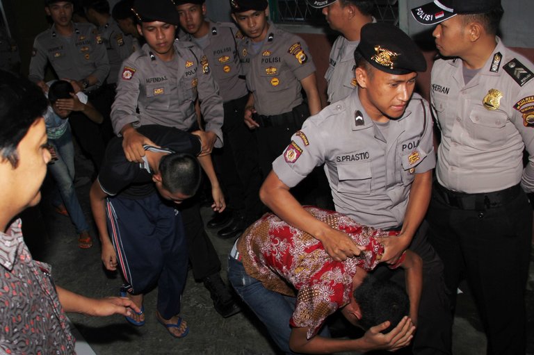 INDONESIA APPROVES CASTRATION FOR SEX OFFENDERS WHO PREY ON CHILDREN 26jaka10