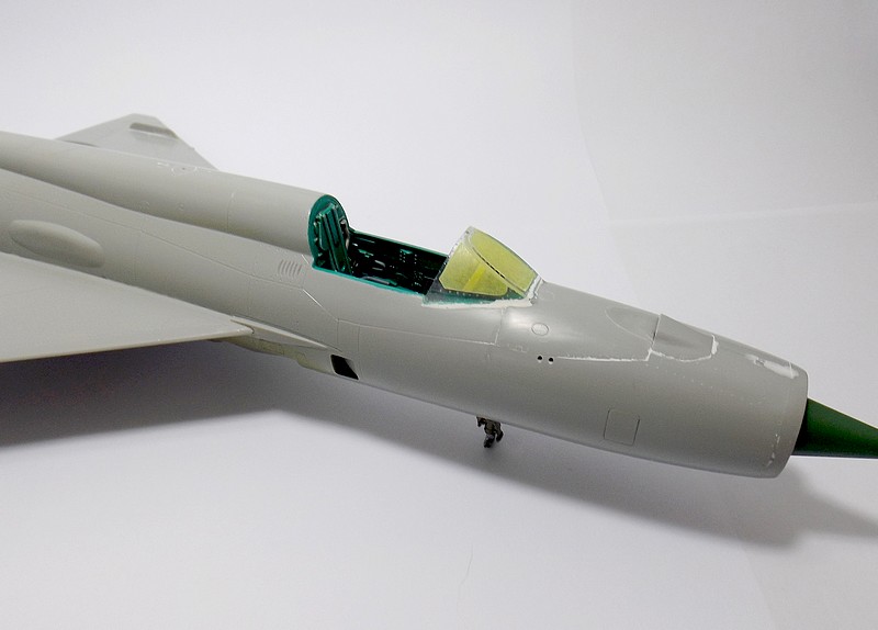 Mikoyan Gourevitch MiG-21MF irakien au 1/32 - Page 3 Dscf2623