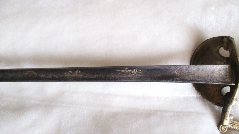Épée de cérémonie d’officier des gardes du corps de Louis XVIII? Img_2313