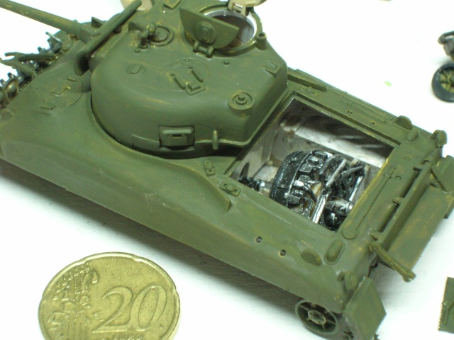 Sherman M4-A1 --ESCI 1/72 plus Jeep 1/4 ton Italeri 1/72 ----FINI------ Dscn4027