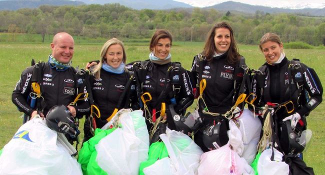 l'équipe de France de parachutisme s’entraîne à Pamiers (09) Equipe10