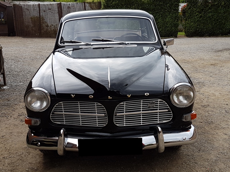 Petite restauration peinture d'un vieux véhicule Volvo Amazon année 50 111