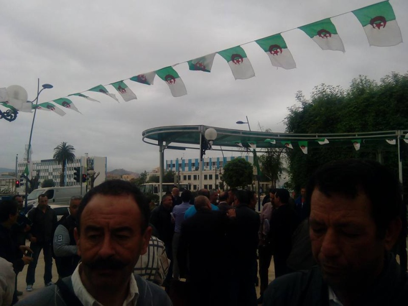Rassemblement à ‪#‎Bejaia‬ en soutien au groupe ‪#‎ElKhabar‬. 412